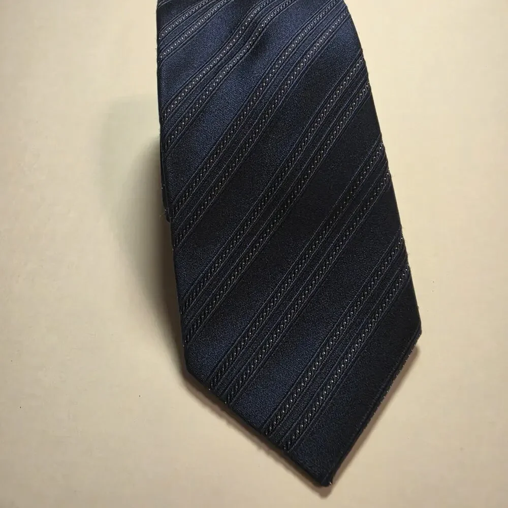 Donald J. Trump Signature Collection 100% Silk Blue Striped Tie 2004